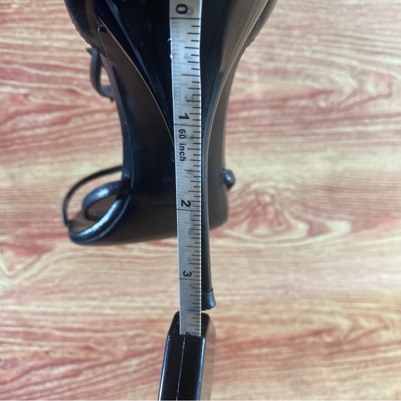 **sold sold**Yves Saint Laurent CASSANDRA SANDALS IN Smooth LEATHER - Picture 12 of 12